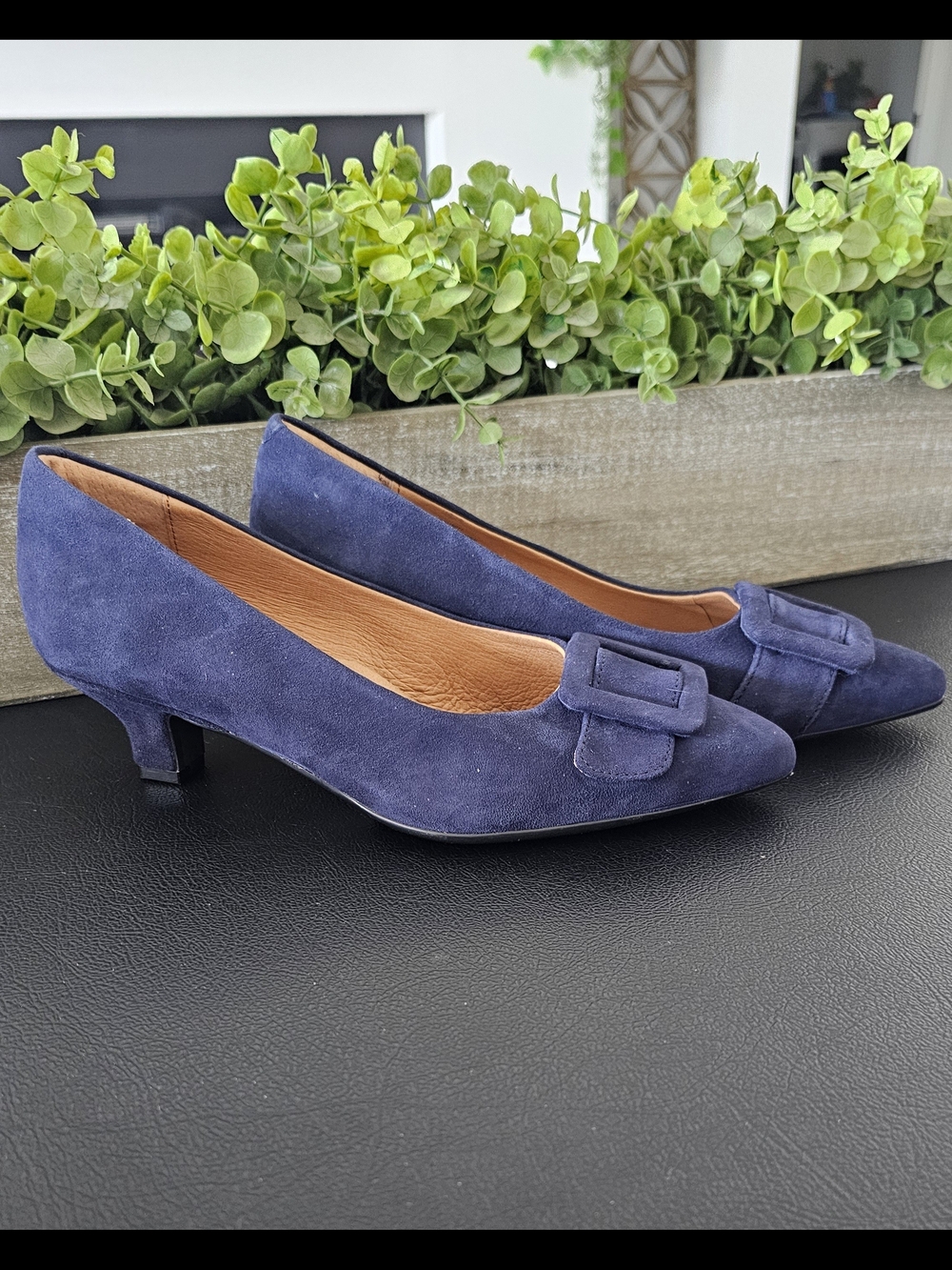 Söfft Navy Suede Pointed Toe Flats w/Square Buckle Retro Shoes Women's Sz 7 NWOB - Picture 2 of 9